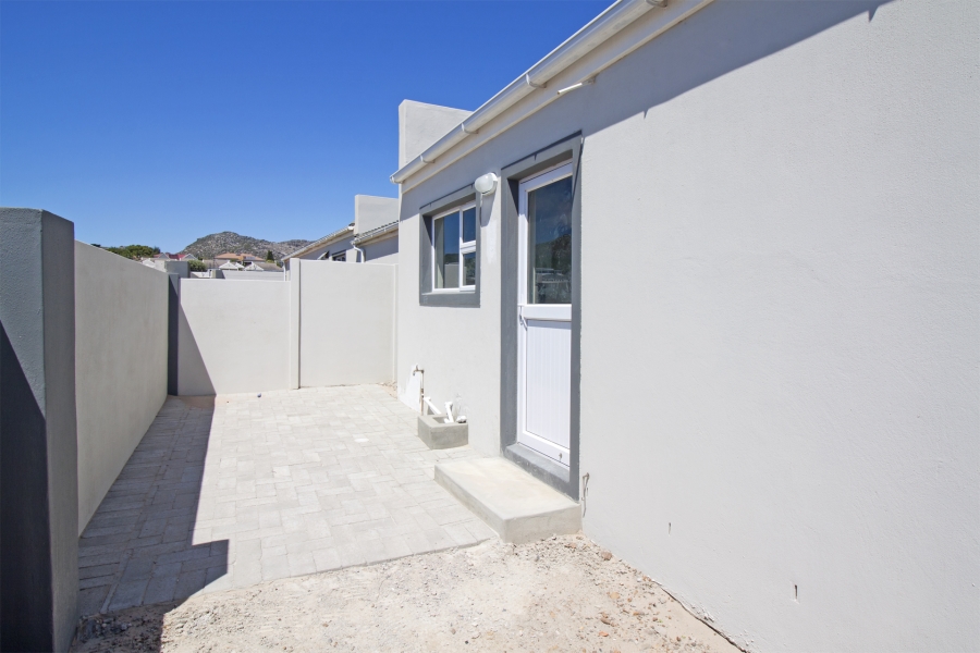 To Let 2 Bedroom Property for Rent in Capri Western Cape